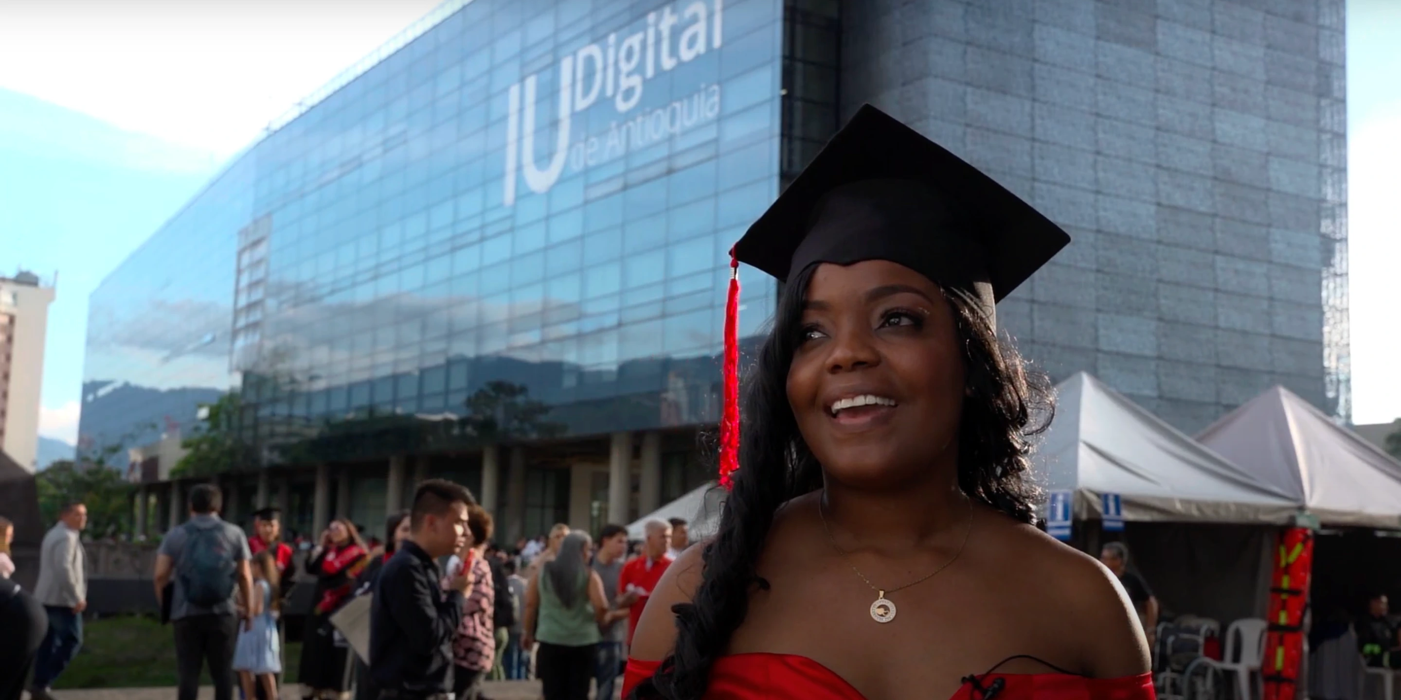 Alexandra es la primera, pero no será la única profesional de su familia